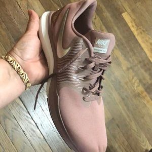 Womens nike shoes size 11